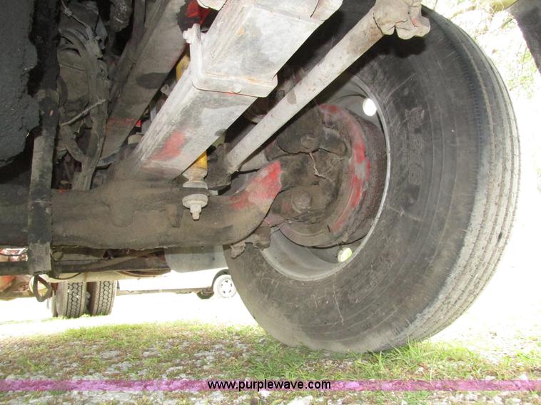 image for item H4558 1995 Volvo WIA semi truck