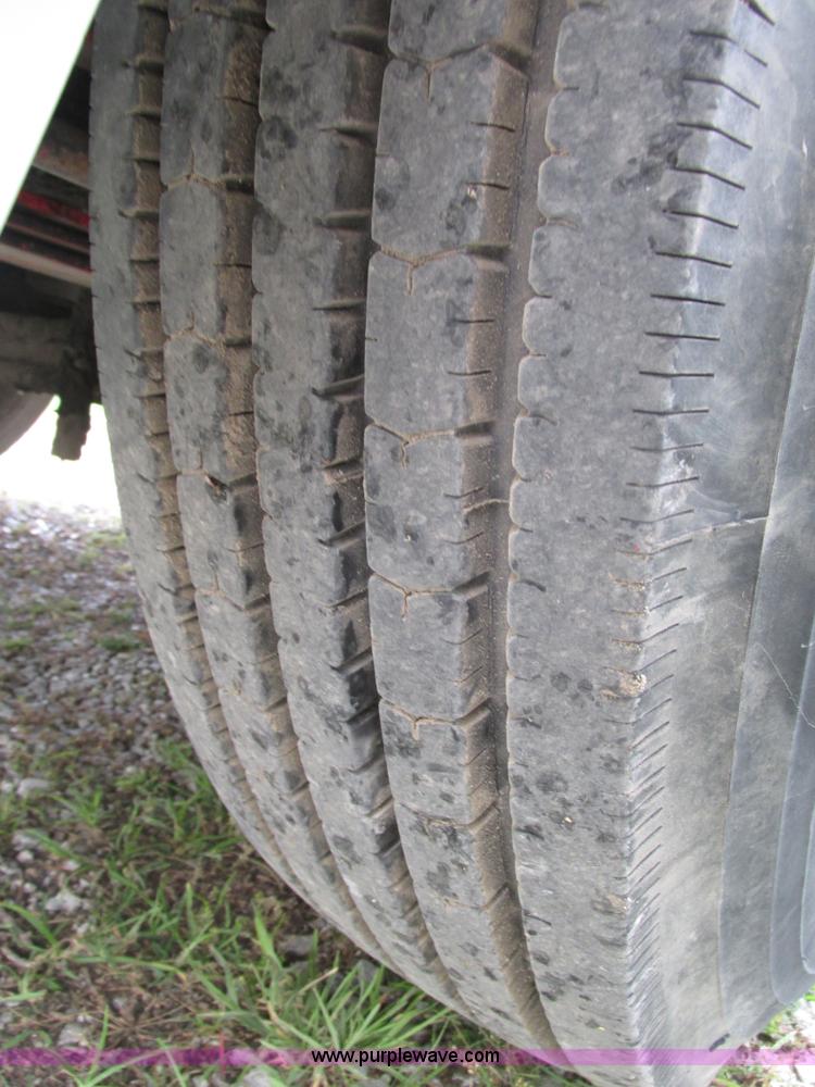 image for item H4558 1995 Volvo WIA semi truck