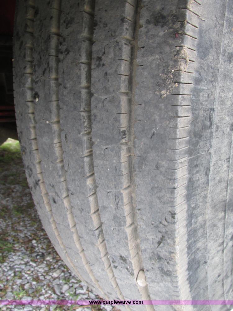 image for item H4558 1995 Volvo WIA semi truck