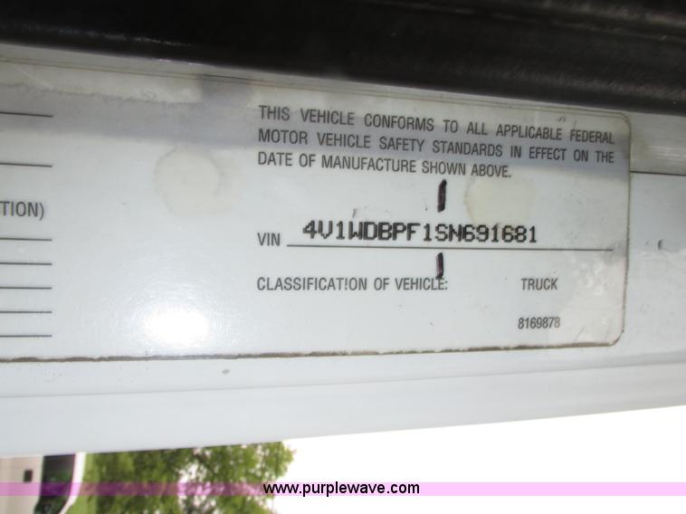 image for item H4558 1995 Volvo WIA semi truck