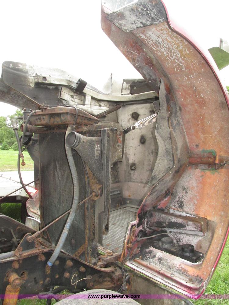 image for item H4560 1999 Kenworth W900L semi truck