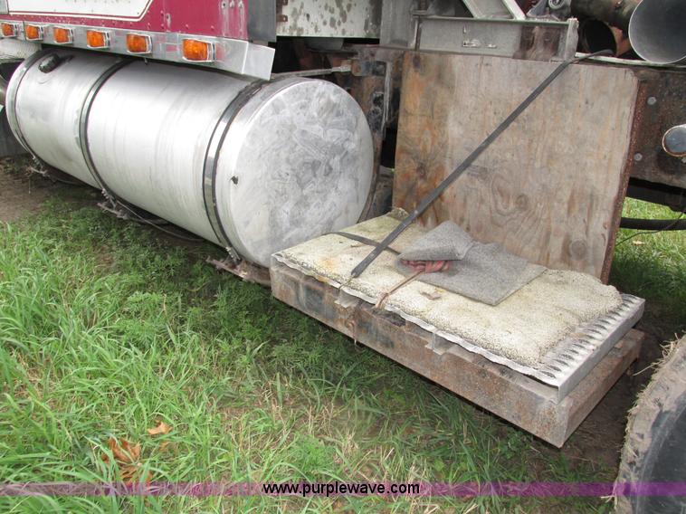 image for item H4560 1999 Kenworth W900L semi truck