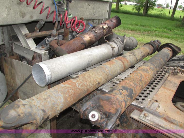 image for item H4560 1999 Kenworth W900L semi truck