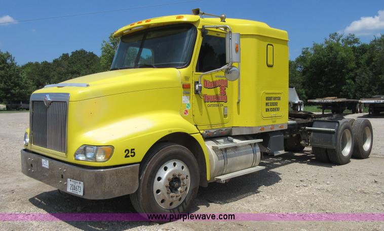 image for item I2051 2007 International 9200i semi truck