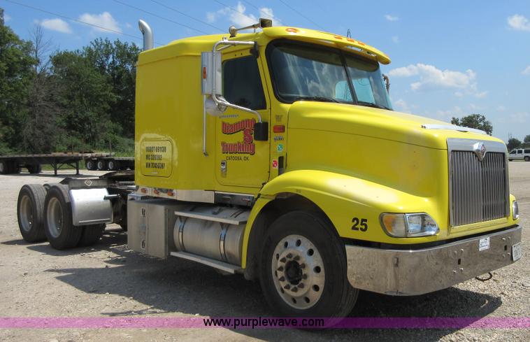 image for item I2051 2007 International 9200i semi truck