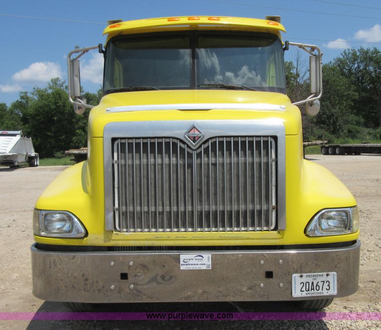 image for item I2051 2007 International 9200i semi truck