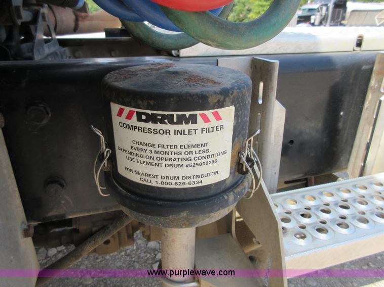 image for item I2051 2007 International 9200i semi truck