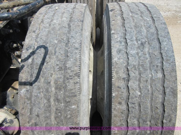 image for item I2051 2007 International 9200i semi truck