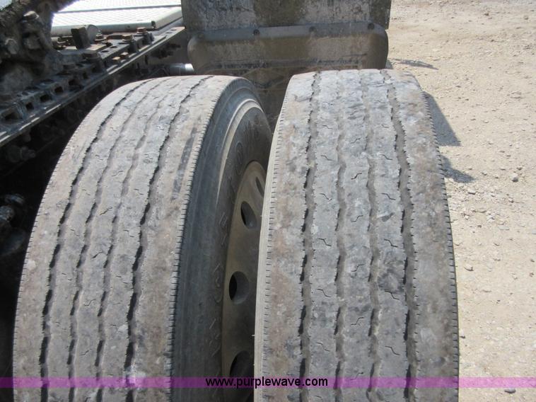 image for item I2051 2007 International 9200i semi truck