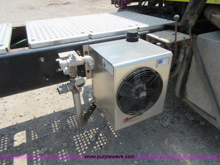 image for item I2051 2007 International 9200i semi truck