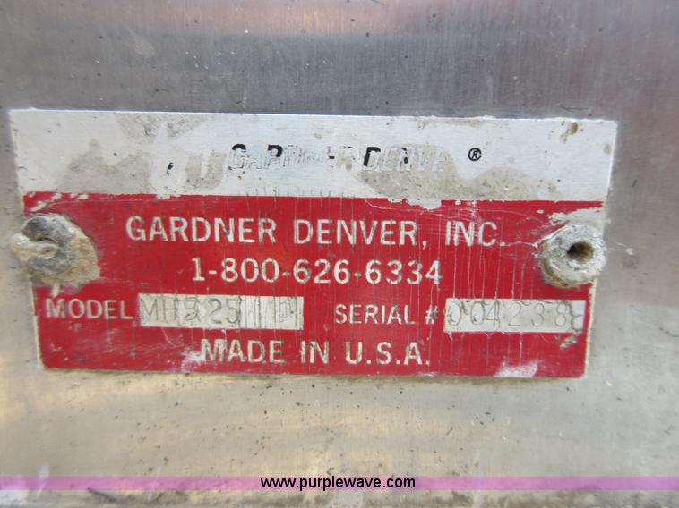 image for item I2051 2007 International 9200i semi truck