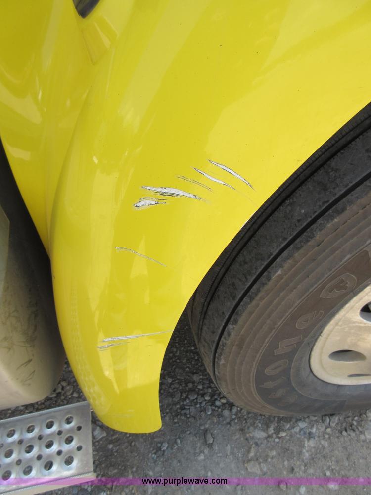 image for item I2051 2007 International 9200i semi truck