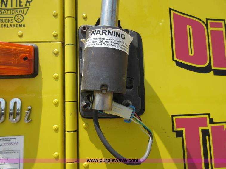 image for item I2051 2007 International 9200i semi truck