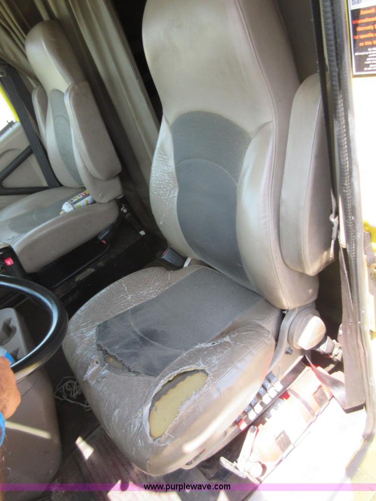 image for item I2051 2007 International 9200i semi truck