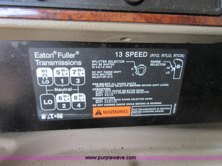 image for item I2051 2007 International 9200i semi truck