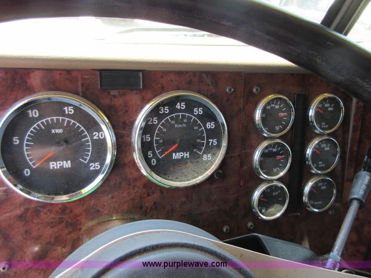 image for item I2051 2007 International 9200i semi truck