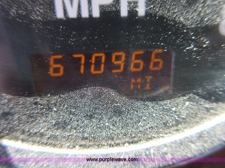 image for item I2051 2007 International 9200i semi truck