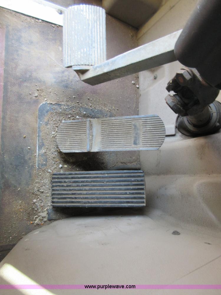 image for item I2051 2007 International 9200i semi truck