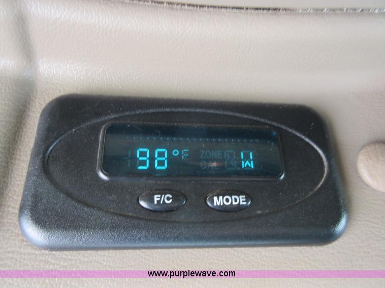 image for item I2051 2007 International 9200i semi truck