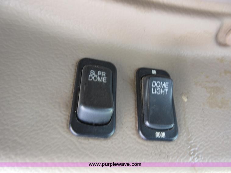 image for item I2051 2007 International 9200i semi truck