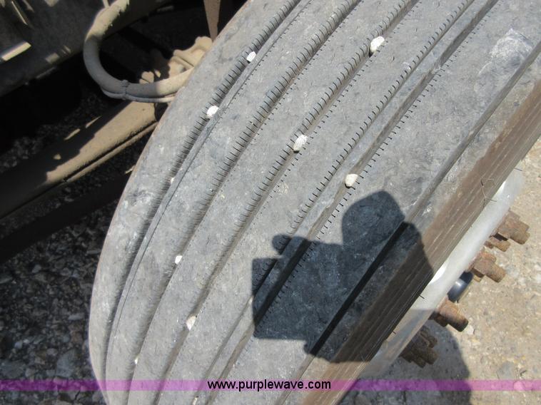 image for item I2051 2007 International 9200i semi truck