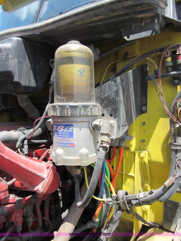 image for item I2051 2007 International 9200i semi truck