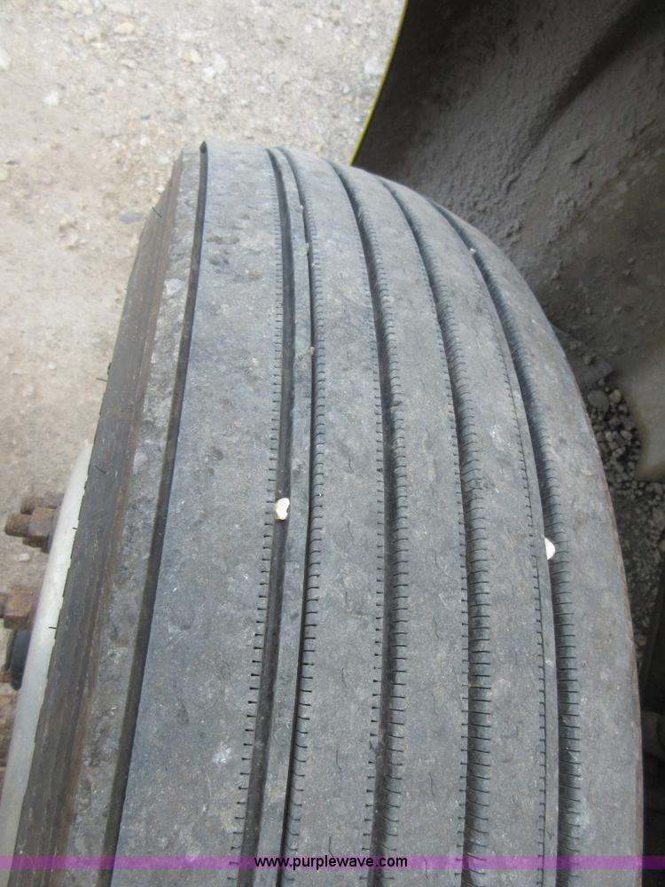 image for item I2051 2007 International 9200i semi truck