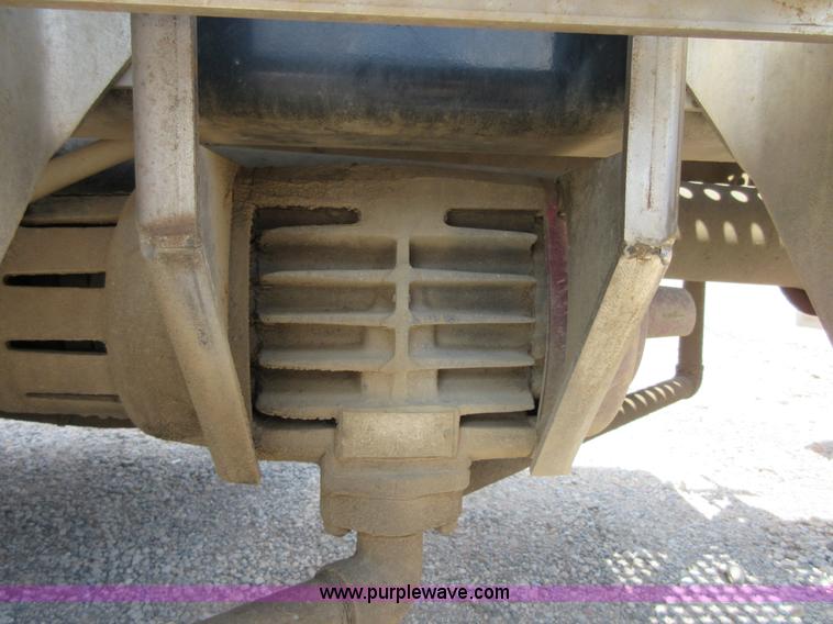 image for item I2051 2007 International 9200i semi truck