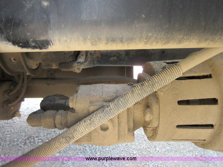 image for item I2051 2007 International 9200i semi truck