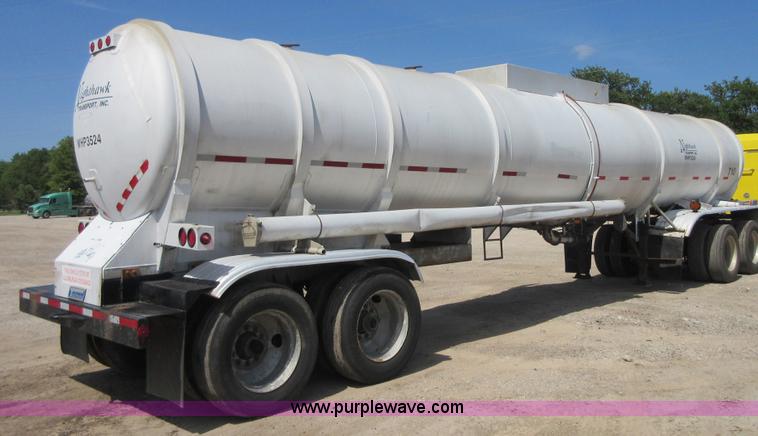 image for item I2064 1991 Trailmaster tank trailer