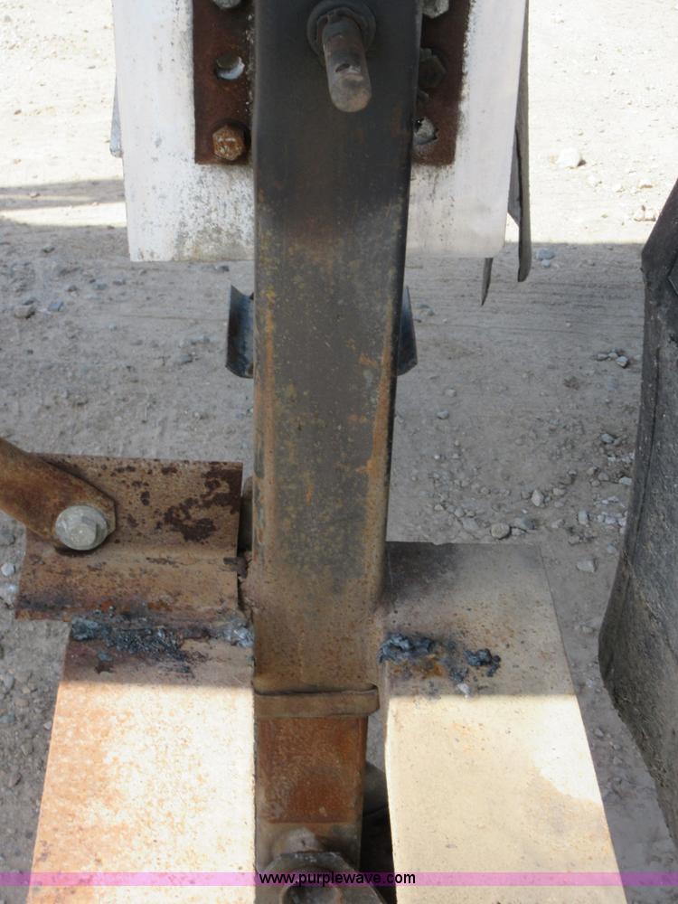 image for item I2064 1991 Trailmaster tank trailer