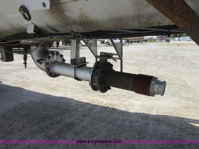 image for item I2064 1991 Trailmaster tank trailer