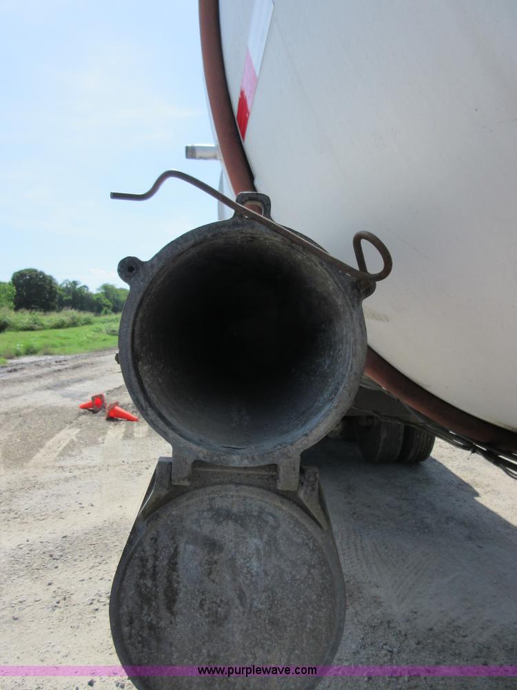 image for item I2064 1991 Trailmaster tank trailer