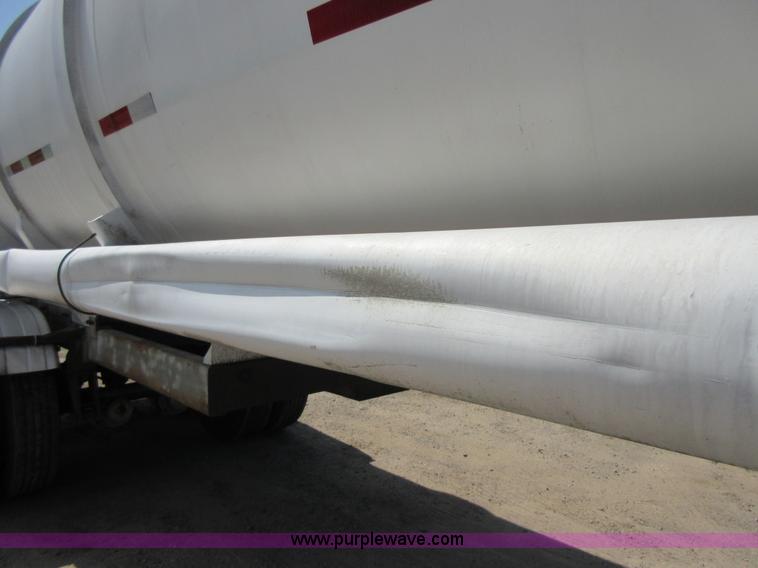 image for item I2064 1991 Trailmaster tank trailer