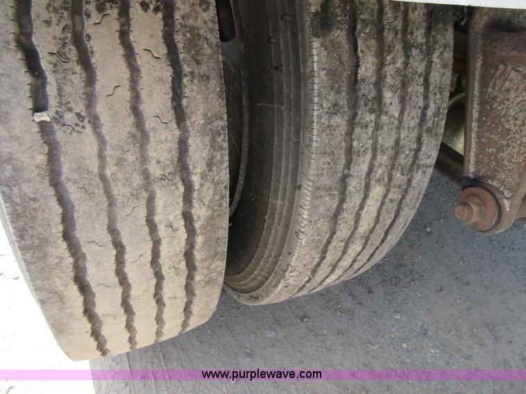 image for item I2064 1991 Trailmaster tank trailer