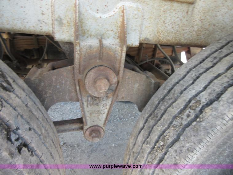 image for item I2064 1991 Trailmaster tank trailer