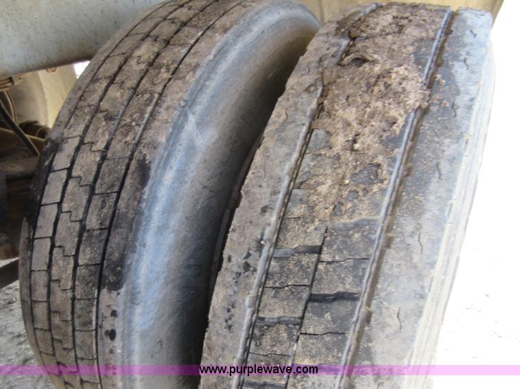 image for item I2064 1991 Trailmaster tank trailer