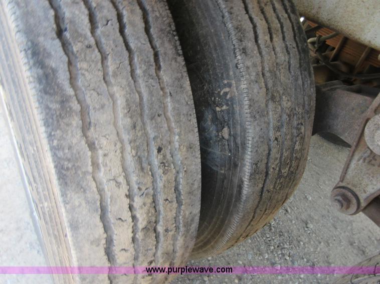 image for item I2064 1991 Trailmaster tank trailer