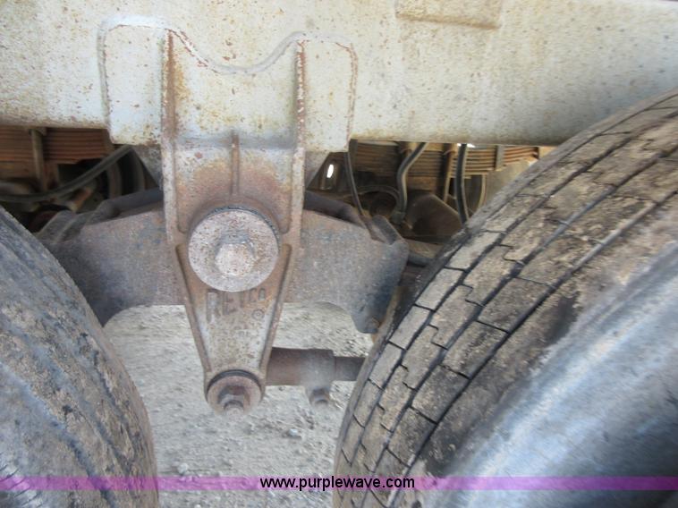 image for item I2064 1991 Trailmaster tank trailer