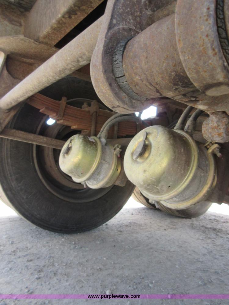 image for item I2064 1991 Trailmaster tank trailer