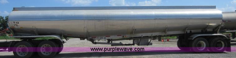 image for item I2065 1989 Fruehauf TAG-F2-EDT9500 tank trailer