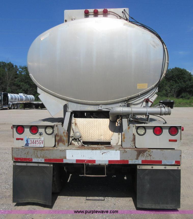 image for item I2065 1989 Fruehauf TAG-F2-EDT9500 tank trailer