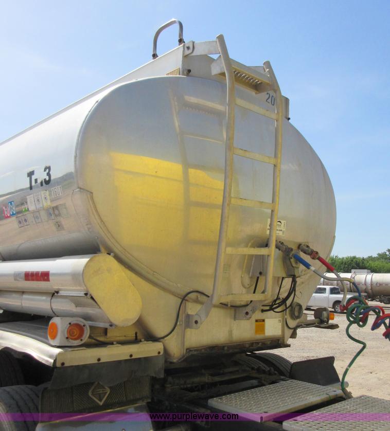 image for item I2065 1989 Fruehauf TAG-F2-EDT9500 tank trailer