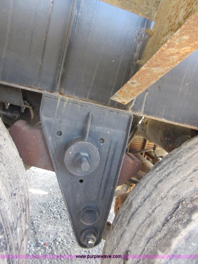 image for item I2065 1989 Fruehauf TAG-F2-EDT9500 tank trailer