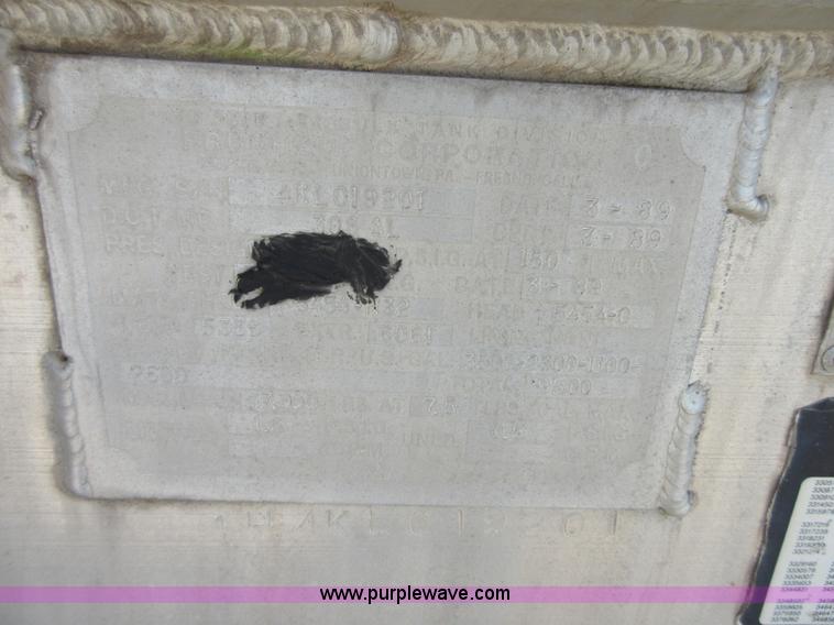 image for item I2065 1989 Fruehauf TAG-F2-EDT9500 tank trailer