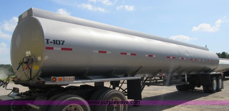 image for item I2066 1985 Heil tank trailer
