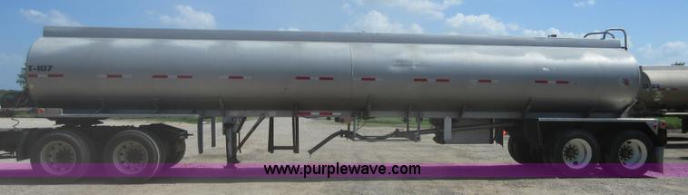 image for item I2066 1985 Heil tank trailer
