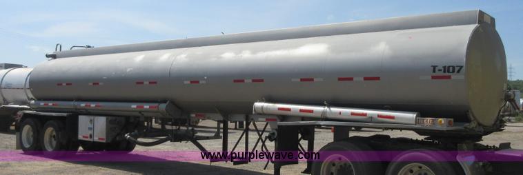 image for item I2066 1985 Heil tank trailer