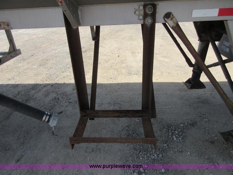 image for item I2066 1985 Heil tank trailer