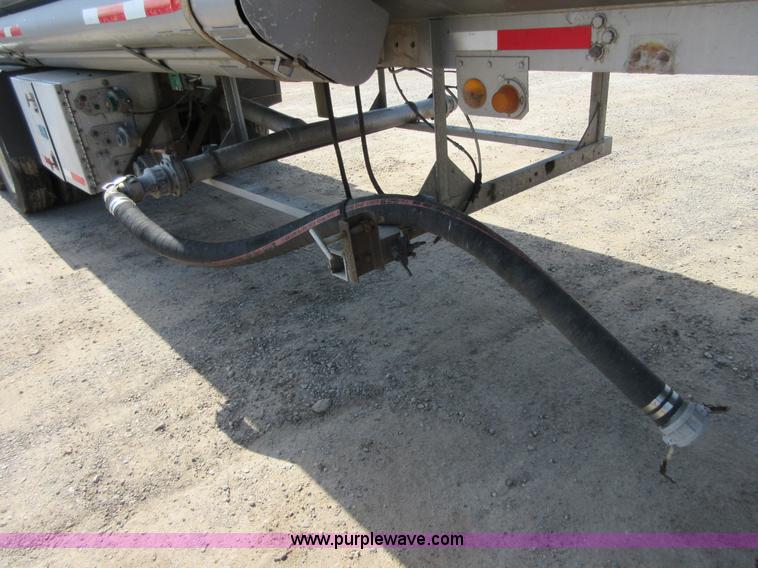 image for item I2066 1985 Heil tank trailer